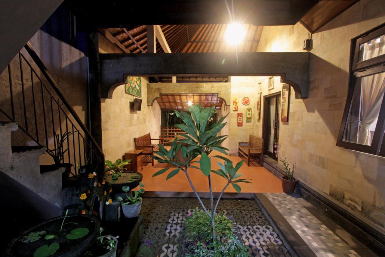 Sari House Ubud - Balinese Style Homestay Экстерьер фото