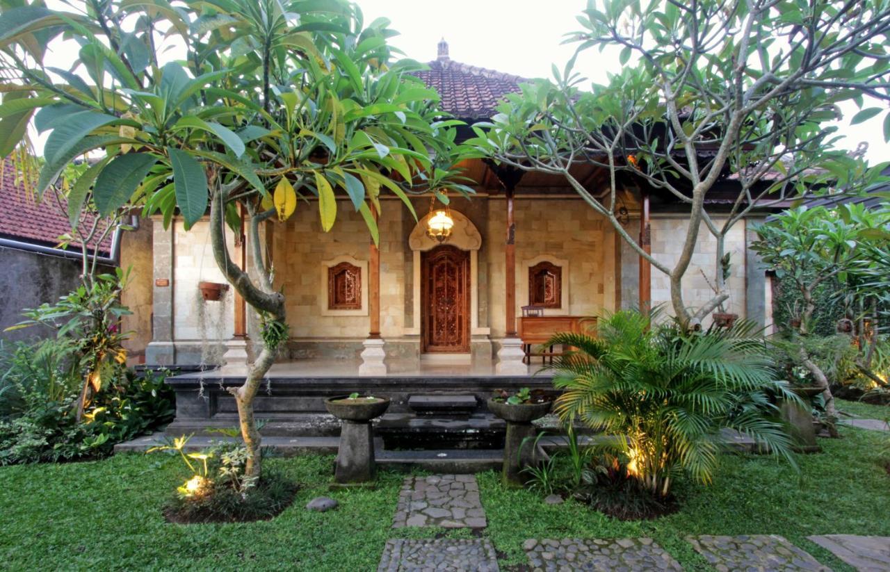 Sari House Ubud - Balinese Style Homestay Экстерьер фото