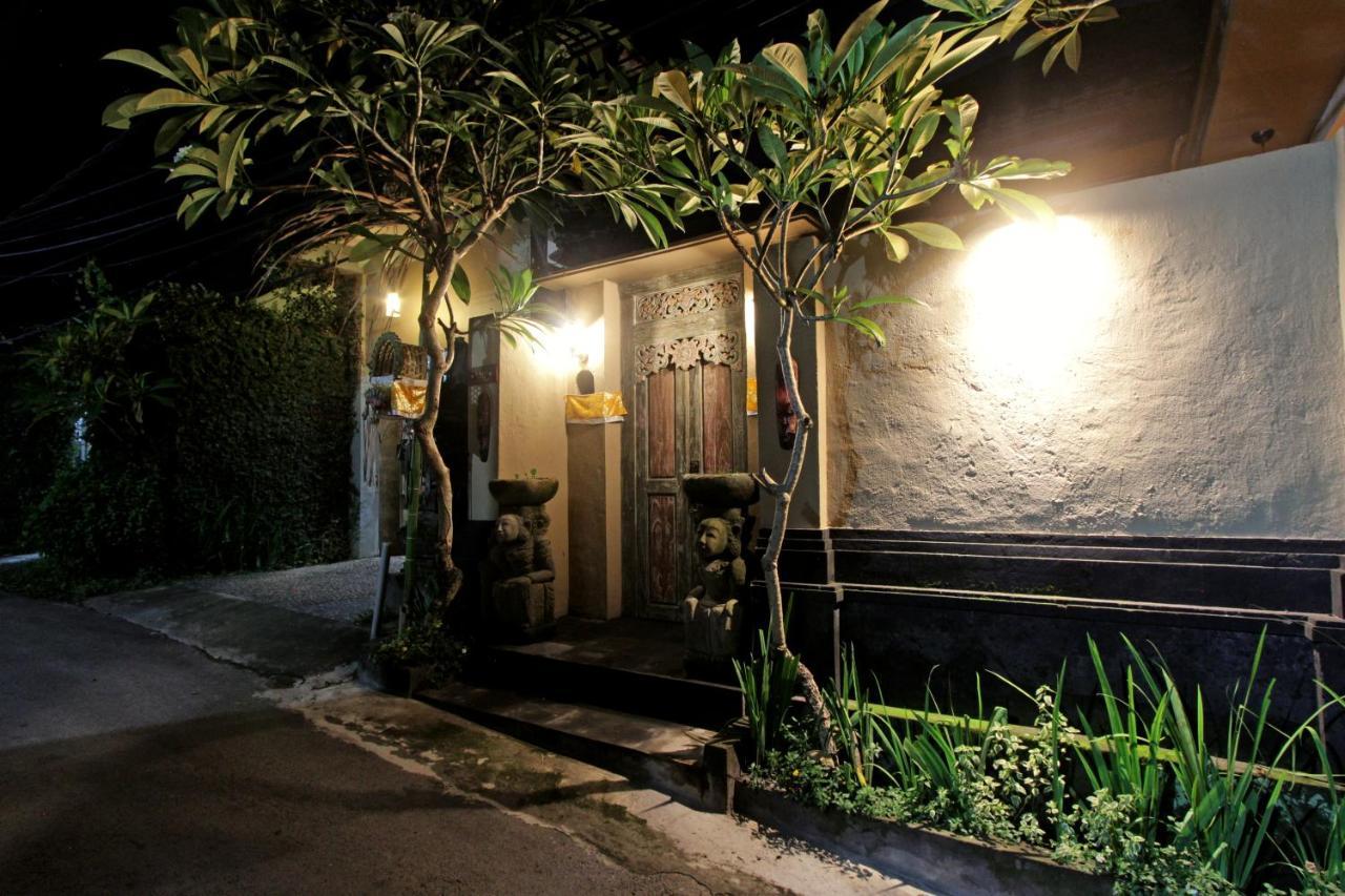 Sari House Ubud - Balinese Style Homestay Экстерьер фото
